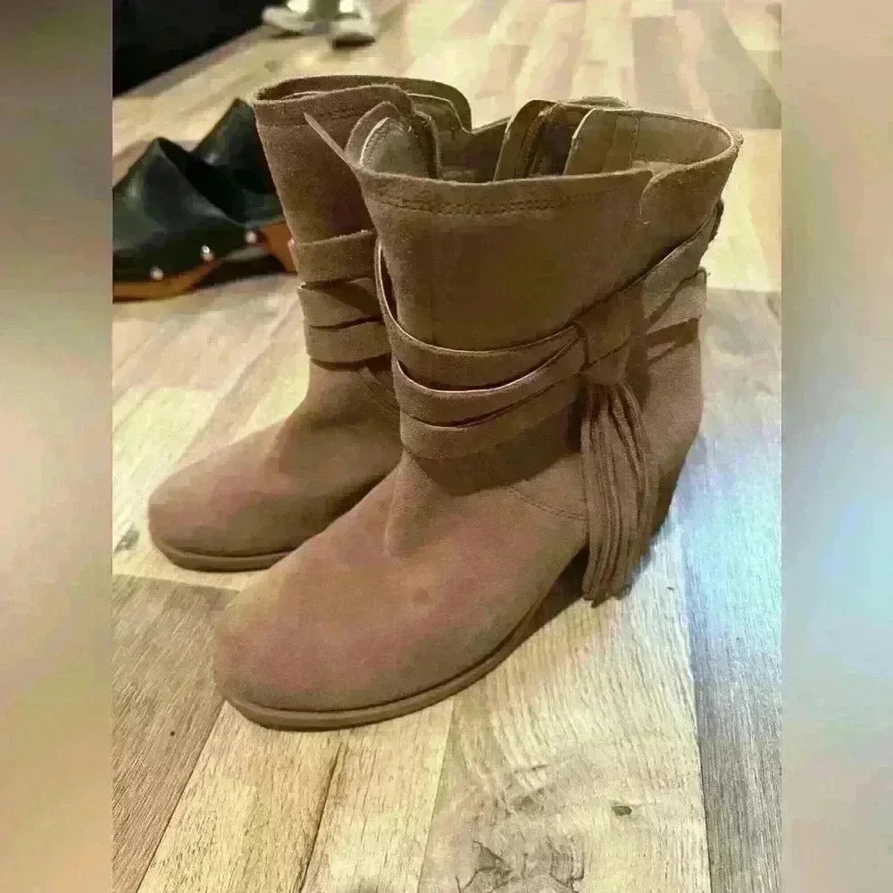 Koalaburra by Ugg Kenz Suede Tassel Boots Women’s Size 6 1/2.  Y2K